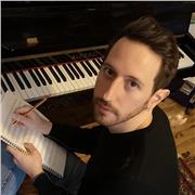 Compositore internazionale, laureato al Royal College of Music di Londra in Composition for Screen, offre lezioni di composizione